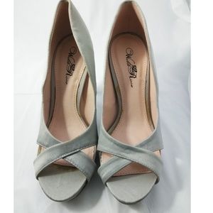 Wild Rose Ladies Peeptoe Shoes .. New.. size 8